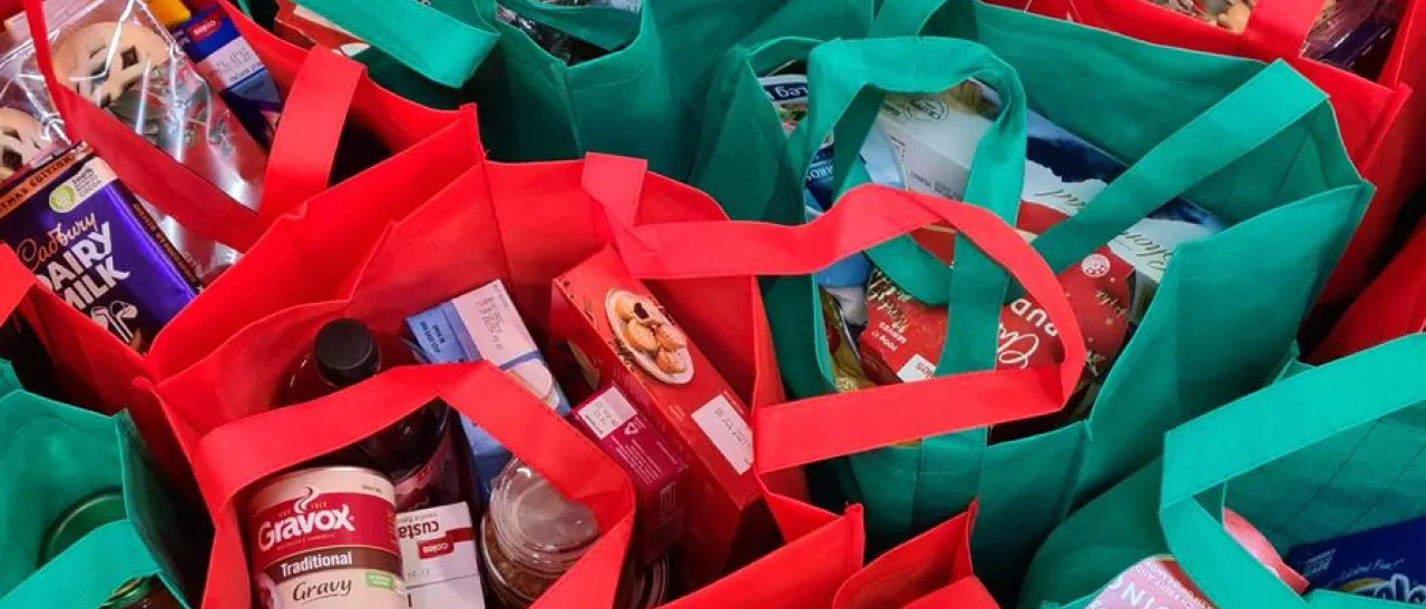 Volunteers pack 10,000 weekend meals in one morning